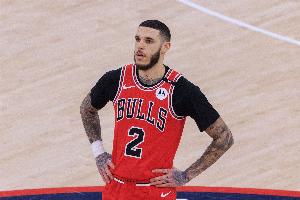 米切爾：鮑爾是個(gè)頂級(jí)防守者 他的防守心態(tài)讓我對(duì)他敬佩不已