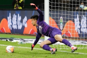 記者：不只是顏駿凌、陳威強(qiáng)，關(guān)鍵是海港門(mén)將教練沃克強(qiáng)