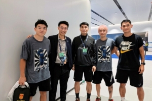 徐彬曬與鄭智、張修維、廖力生合影：永遠是最好的廣州隊