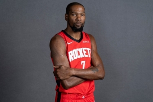 杜蘭特：感覺我就應(yīng)該穿紅色球衣 迫不及待想?yún)⒓佑?xùn)練了