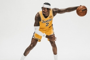 范德比爾特曬新賽季定妝照：開啟生涯第8??個(gè)賽季