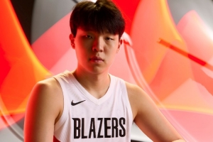 比盧普斯：今天訓(xùn)練中楊瀚森籃板搶得不錯(cuò) 一定要做好籃下保護(hù)