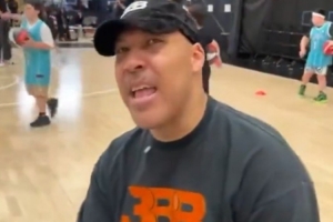 你單腿能擊敗喬丹？球爹：你知道我可以的 我讓他一條腿是為公平