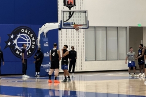 3月份左膝手術(shù)！莫斯利：薩格斯今天完成了所有非對(duì)抗訓(xùn)練項(xiàng)目