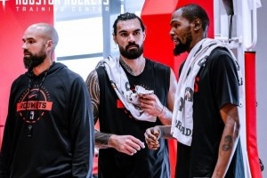 火箭官方曬訓練照：杜蘭特亞當斯互動 申京阿門在列 奧科吉麒麟臂