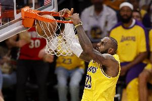 Skip：即使湖人新賽季奪冠 他們也不會再和詹姆斯續(xù)約 他過氣了