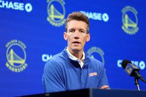 鄧?yán)S：我很享受在勇士工作&希望能在這里待很久 今夏情況很特別