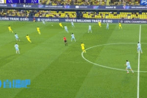 餅喂到嘴邊了！戴維空門踢偏，圖多爾雙手捂臉難以置信