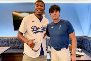 10年7億美元的棒球手！八村塁曬與大谷翔平的合照