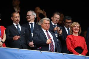 世體：拉波爾塔和納賽爾關(guān)系回暖，受邀出席歐洲俱樂部協(xié)會大會