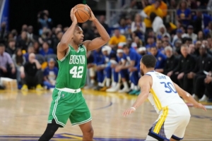 融入球隊文化！霍福德為贏球而戰(zhàn) 完美契合勇士團隊協(xié)作的傳統(tǒng)