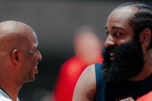 登炮組合重出江湖！快船官方曬照：保羅和哈登合練 都笑出褶子了