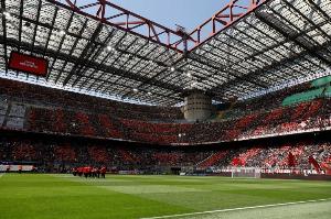 米蘭市官員：建新球場(chǎng)不拆圣西羅？?jī)勺?萬(wàn)人球場(chǎng)緊挨著有什么用