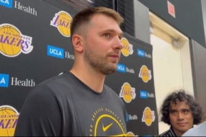 用三個(gè)詞總結(jié)訓(xùn)練營(yíng)前三天的感受 東契奇：有趣、興奮、艱苦