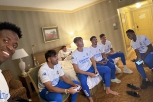 球隊氛圍歡樂！維尼修斯社媒曬隊友游戲局：我的團(tuán)隊??