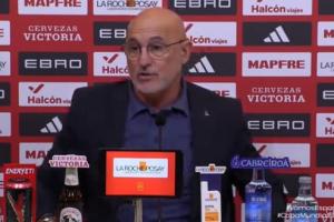 德拉富恩特回應(yīng)記者：你踢球有不疼的時候嗎？亞馬爾的不適很正常