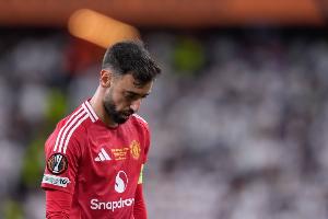 今夏報(bào)價(jià)1億被拒！曼晚：沙特冬窗可能再追B費(fèi)，開70萬鎊免稅周薪