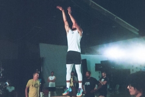 庫里曬花絮！庫里回顧球鞋廣告拍攝現(xiàn)場 順帶為球鞋打Call