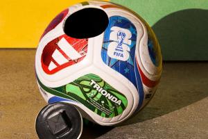 新黑科技！2026世界杯用球采用全新芯片技術，更快識別越位和手球