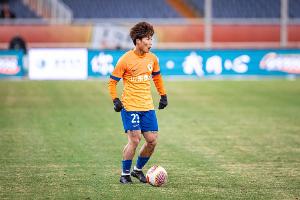 表現(xiàn)差惹爭議！謝文能本場24次丟失球權(quán)+多次傳球失誤