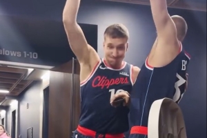 ??快船“迷你扣籃大賽”：博格丹隔扣巴圖姆 鄧恩自拋?zhàn)钥? >
                                        </div>
                                    </div>
                                    <div   id=