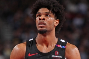 左腿腘繩肌撕裂！亨德森：我在丟球后嘗試去追 結(jié)果拉傷了肌肉