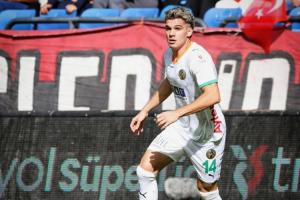 看到父親影子！小哈吉任意球世界波，距老哈吉首個任意球過了29年