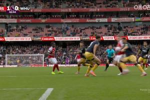 阿森納球員投訴無果！馬夫羅帕諾斯禁區(qū)內(nèi)手球，裁判無表示