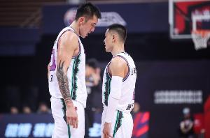 媒體人：山東男籃訓(xùn)練量不小 高詩巖&陳林堅等4人將離隊備戰(zhàn)全運(yùn)