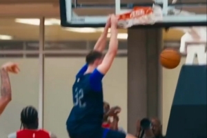 期待新賽季！濃眉和弗拉格打出精妙高低位配合 后者雙手暴扣終結(jié)