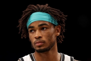 內(nèi)線依舊活躍！克拉克斯頓15分鐘7中5拿到11分 搶下8個籃板