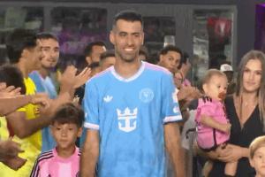 邁阿密集體列隊(duì)！布斯克茨帶著妻子和三個(gè)孩子參加退役儀式