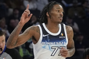 打得沉穩(wěn)了！海蘭德8中5轟全場(chǎng)最高18分外加3板3助1斷