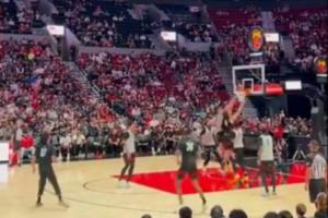 這球真帥！楊瀚森和樂福擋拆 面對(duì)克林根小手一抖強(qiáng)勢(shì)高打板打2+1