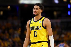 哈利伯頓：楊瀚森真的很會(huì)傳球 他會(huì)適應(yīng)NBA的