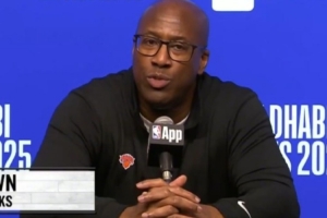 邁克-布朗：球隊進攻節(jié)奏有所提升 快速分球目標場均17-18次