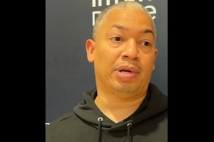 盧：大洛能守護(hù)禁區(qū)干擾對(duì)手投籃 他最近投進(jìn)了大量三分球