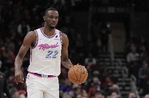 狀態(tài)真不錯(cuò)！維金斯半場(chǎng)6中4拿下兩隊(duì)最高11分外加2助1斷