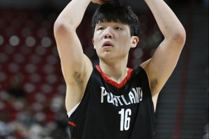 楊瀚森：訓(xùn)練很密集&大家都很緊湊 還沒有我個(gè)人的針對(duì)性訓(xùn)練