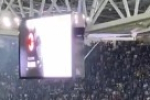 尤文球迷賽前掌聲歡呼致敬阿萊格里，并拉橫幅：謝謝你做的一切