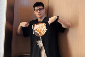 潮男出沒！王嵐嵚曬個(gè)人照：自我介紹一下 大家好 我是王嵐嵚