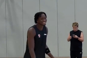 明天打馬刺！廣州隊(duì)賽前訓(xùn)練 奧迪&卡明斯基等人現(xiàn)身展現(xiàn)狀態(tài)！