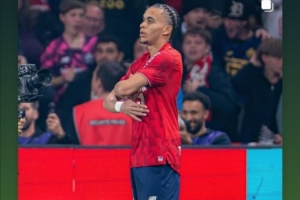 姆巴佩曬弟弟慶祝照：絕平巴黎的劇本太瘋狂，我的明星男孩