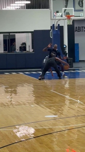 感覺快復(fù)出了啊！歐文今日訓(xùn)練后繼續(xù)加練 看著狀態(tài)不錯