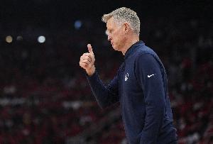 科爾：讓老將只打15分鐘很難 會在剩余季前賽嘗試更多陣容組合