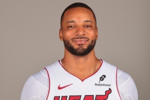 穩(wěn)定輸出！鮑威爾13中6拿到18分4板3助1斷1帽