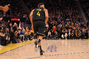 不穩(wěn)定！穆迪12中4得10分4板1助1斷1帽 有3個前場板很積極