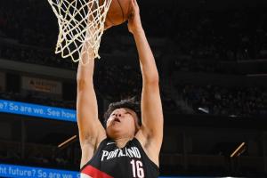 持球時(shí)間不多！美網(wǎng)友：楊瀚森極具威脅開(kāi)拓者應(yīng)該多為他布置戰(zhàn)術(shù)