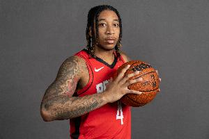 正負(fù)值+17全隊最高！休斯頓雨姐戴維森拿下8分3板2助！