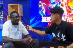 很標(biāo)準(zhǔn)！馬盧阿奇采訪說中文：楊瀚森兄弟！謝謝！一路平安！